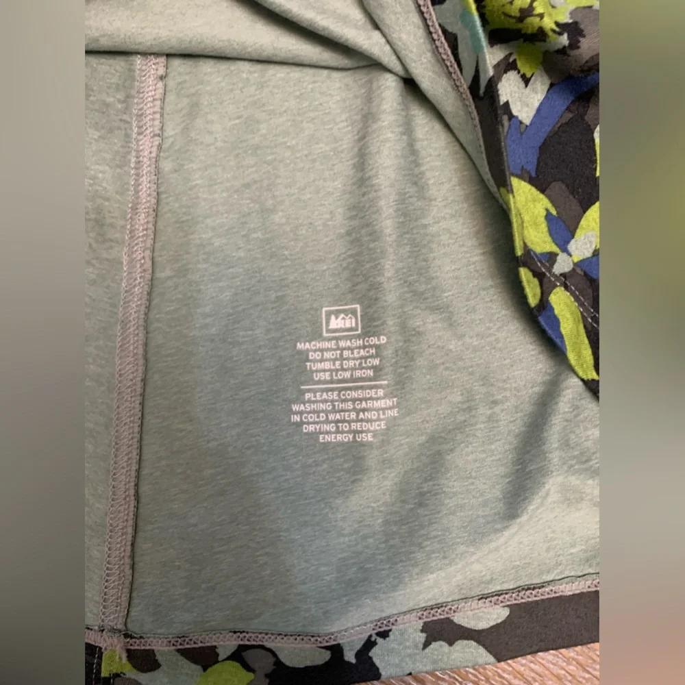 REI Flair Skirt  Gray Floral XL Waist 36” Length 21” Zip Pocket - Picture 4 of 5